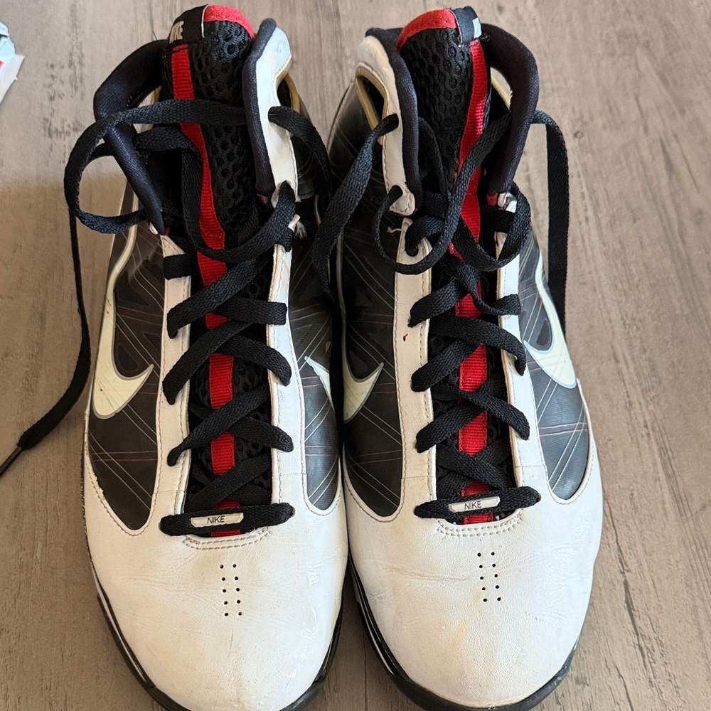 Nike Hyperize Basketball Shoe